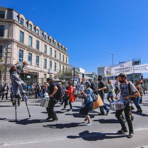23/04/2021 - Manifestation contre la réforme de l'assurance chômage à Place d'Italie, Compagnie Ens'Batucada