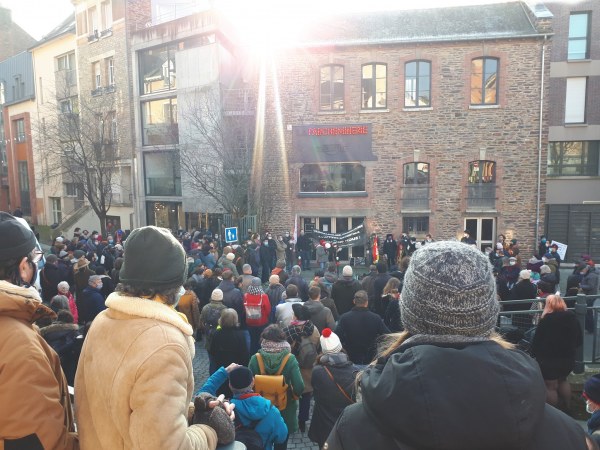 20210107 500 personnes devant La Parcheminerie à Rennes
